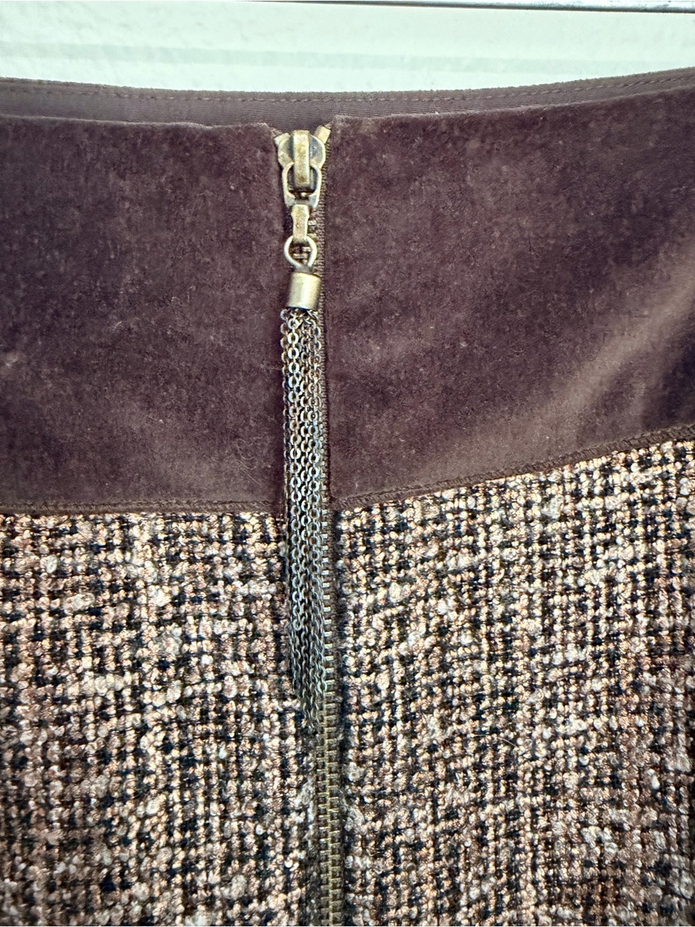 Magaschoni Metallic Tweed 2-Pc Skirt Suit Size 8 Gold Copper Sequin Trim - Picture 10 of 17